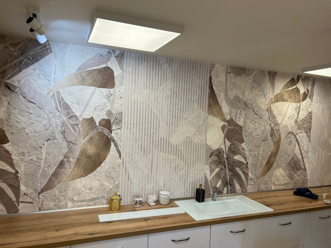 Tapety krajobrazowe — jak wybrać motyw, który optycznie powiększy wnętrze?